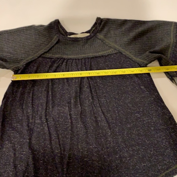 Flowy Silhouette Bell Sleeve Top Small - Picture 9 of 14